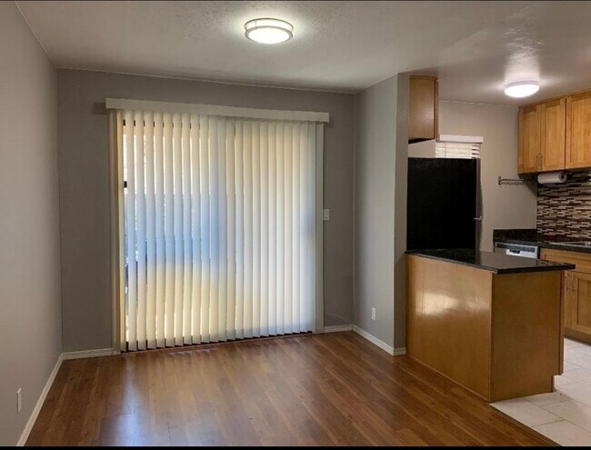 Foto del edificio - 256 Camelback Rd