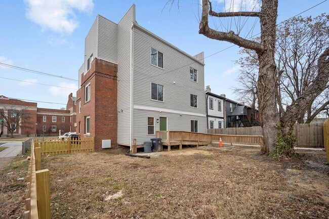Building Photo - 1642 16th St SE