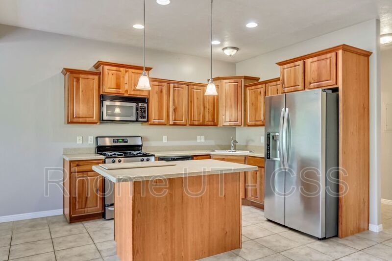 Primary Photo - 822 Spring Pond Dr