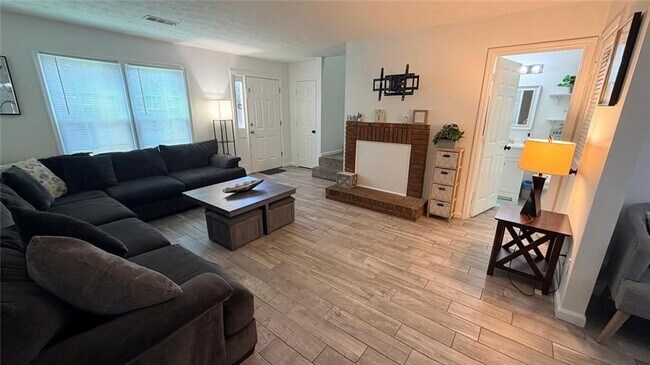 Foto del edificio - 250 Mill Creek Pl