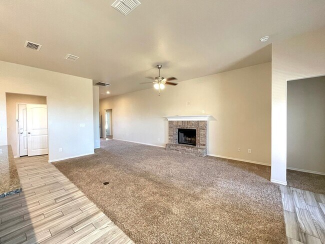Foto del edificio - Wonderful home in sought after Neighborhoo...