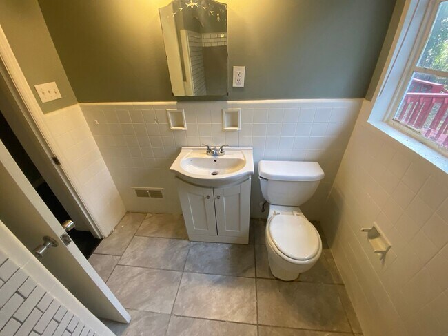 Foto del edificio - PRICE REDUCED!! MOVE IN READY!! CONTACT US...