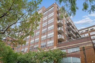 Building Photo - 933 W Van Buren St