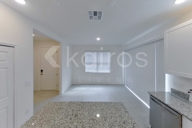 Building Photo - 4401 Paraglider Pl