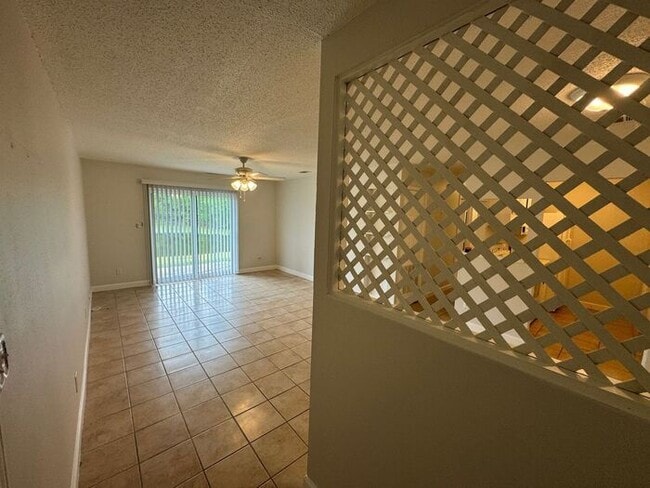 Building Photo - Gulf Breeze - Greenbriar Estates - 2 bedro...