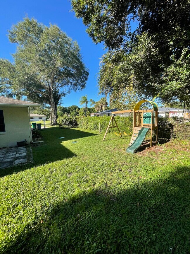 Foto del edificio - 2616 Newport Dr