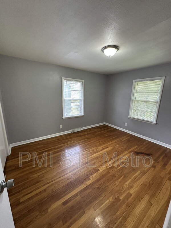Building Photo - 10191 Baron Dr