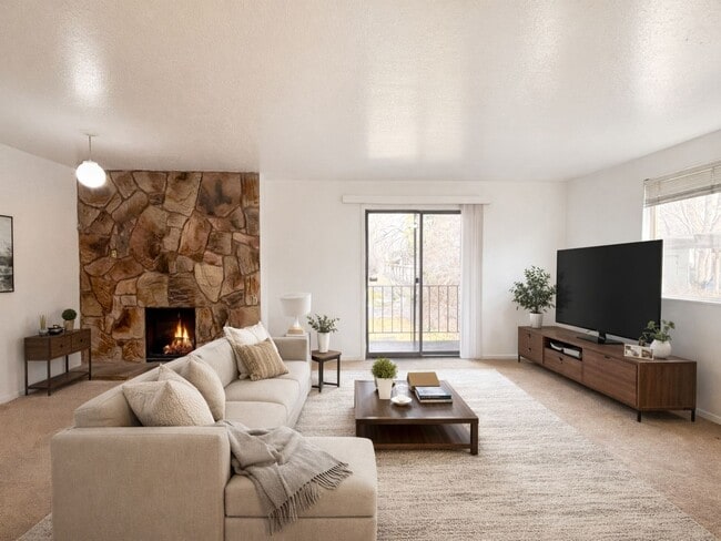 Building Photo - Cozy 2BR 1BA Home w/ Fireplace + 1 Car Garage + Fenced Yard in Sugar House