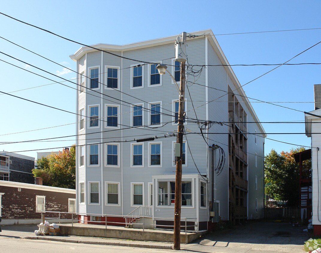 141 Pierce St, Lewiston, ME 04240 Apartments - Lewiston, ME