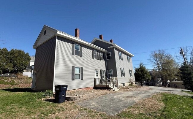 Building Photo - 16 Highland Ave