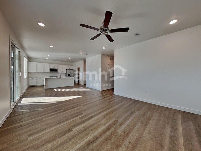 Foto del edificio - 9715 W Parkway Dr