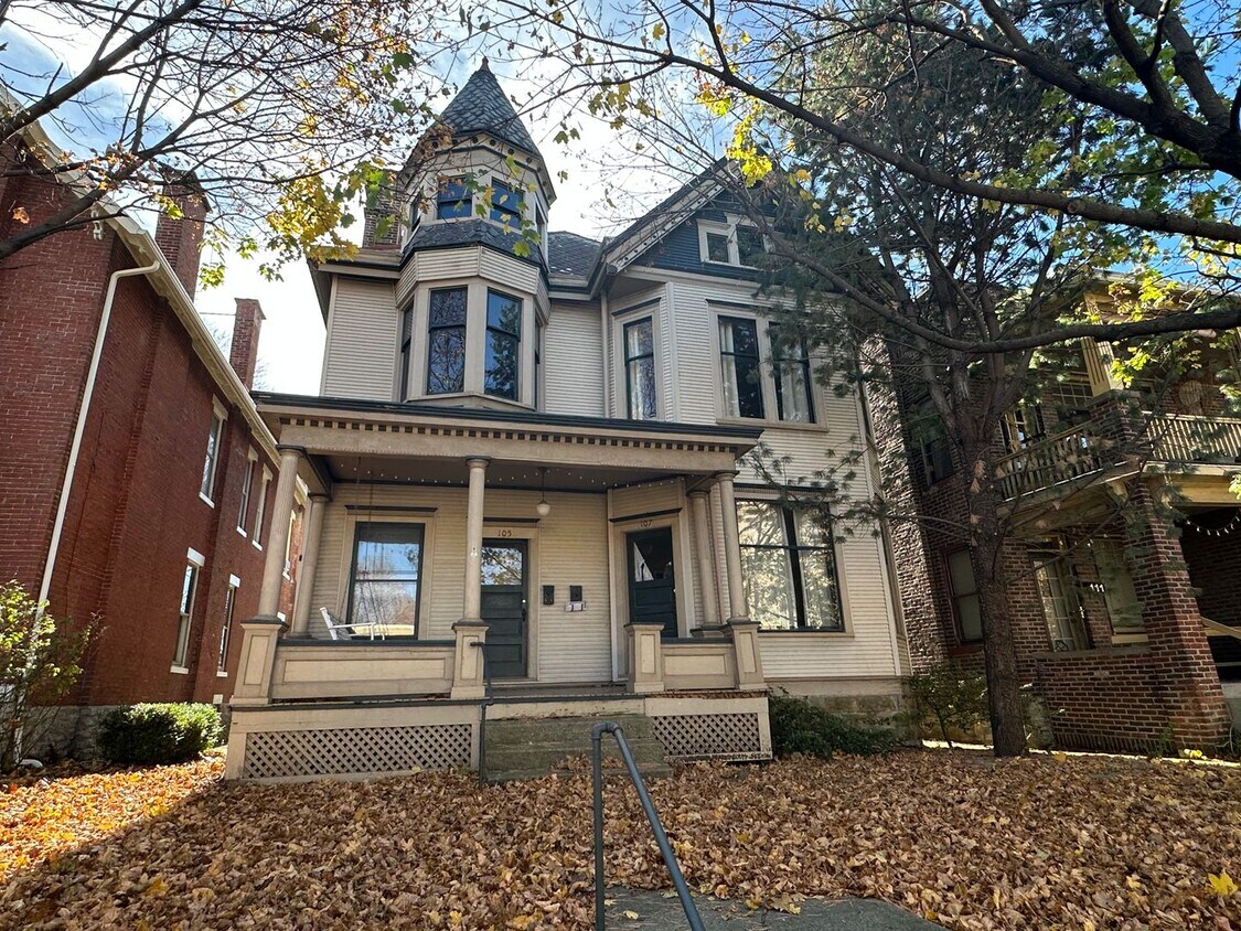 Primary Photo - W Hubbard Ave 105-107 NCR