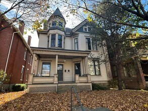 Building Photo - 105 W Hubbard Ave