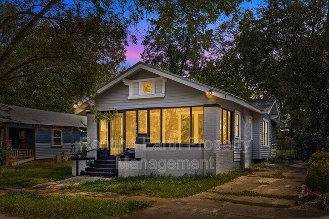 Building Photo - 1657 Lee Ave SW
