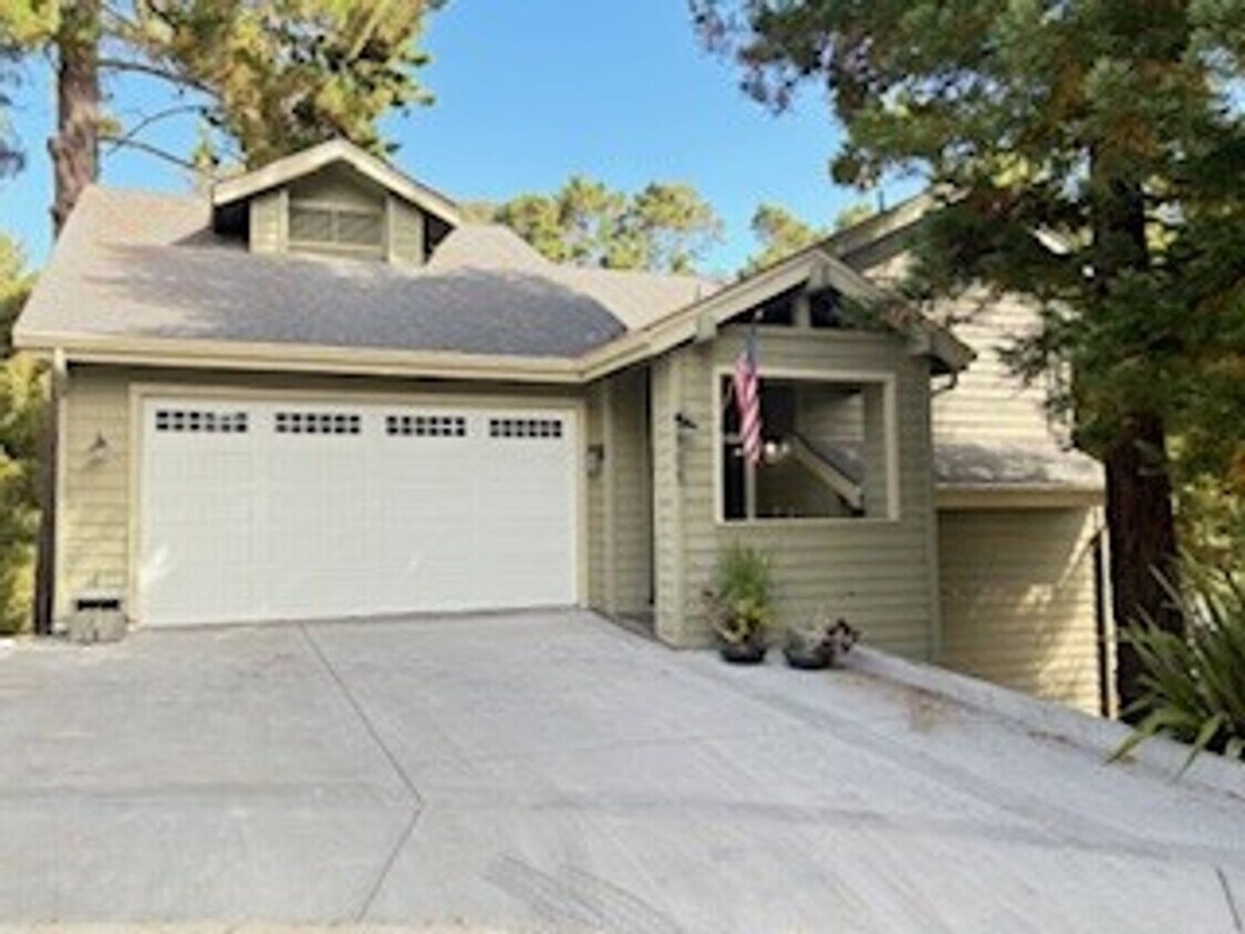 Foto principal - Architectural Masterpiece with Multi-Level...