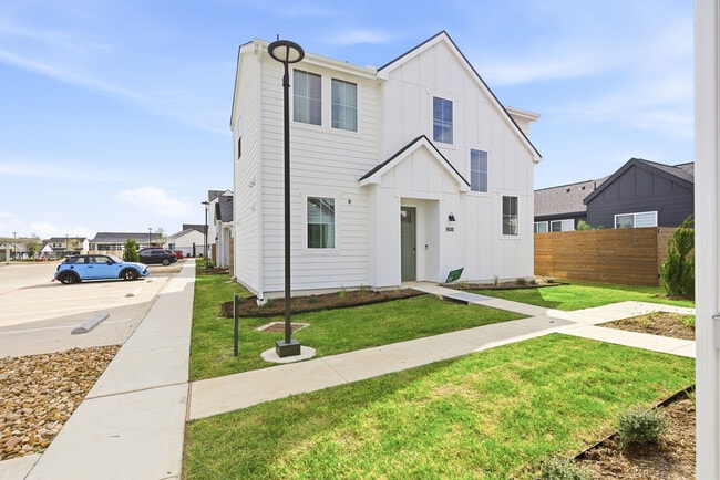 Building Photo - YardHomes Spring West