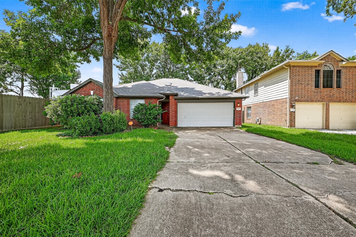 Primary Photo - 17162 Summer Hollow Dr