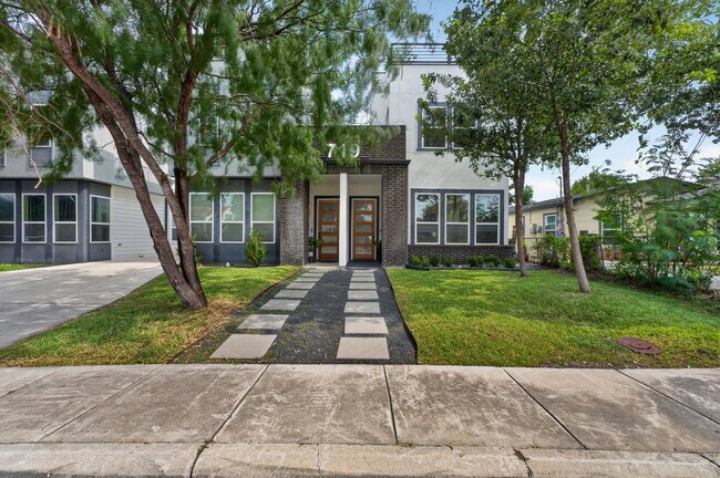 Building Photo - 719 Eleanor Ave