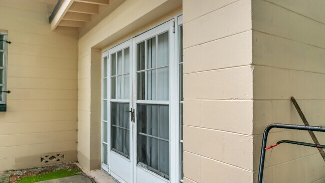 Foto del edificio - 5219 Bonnie Brae Cir