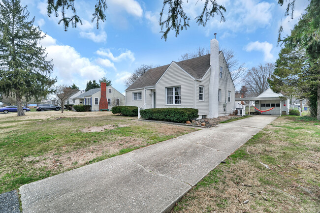 Building Photo - 31 Greenhill Ave