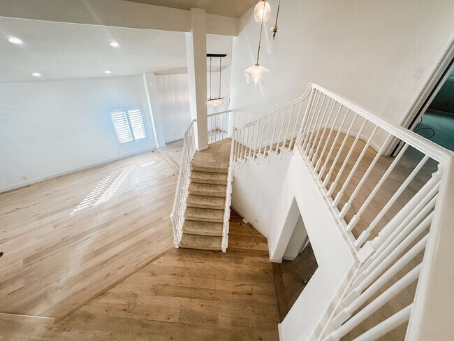 Building Photo - Gorgeous Home Available Now!