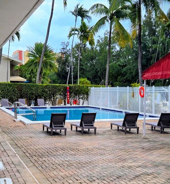 Foto del edificio - 3660 NE 166th St