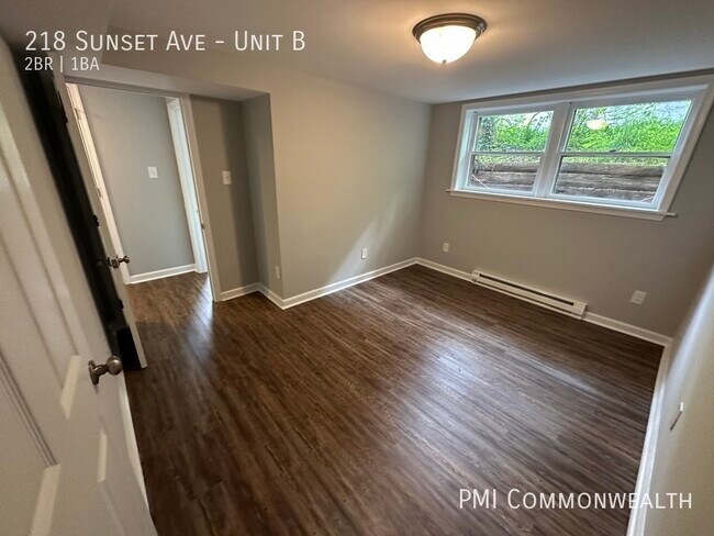 Building Photo - 2 Bed / 1 Bath Duplex (Available Now)