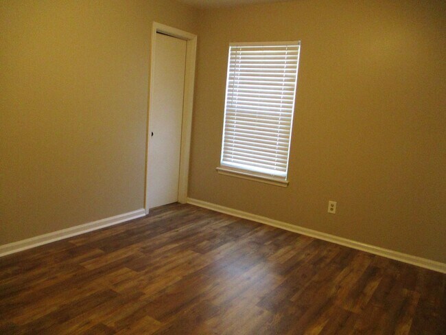 Foto del edificio - Updated townhome in West Augusta