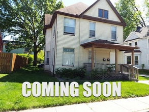 Building Photo - 621 Douglas Ct