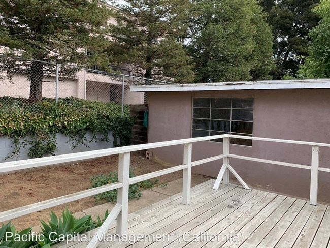 Building Photo - 3122 Rockview Pl