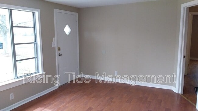 Building Photo - 424 2nd St