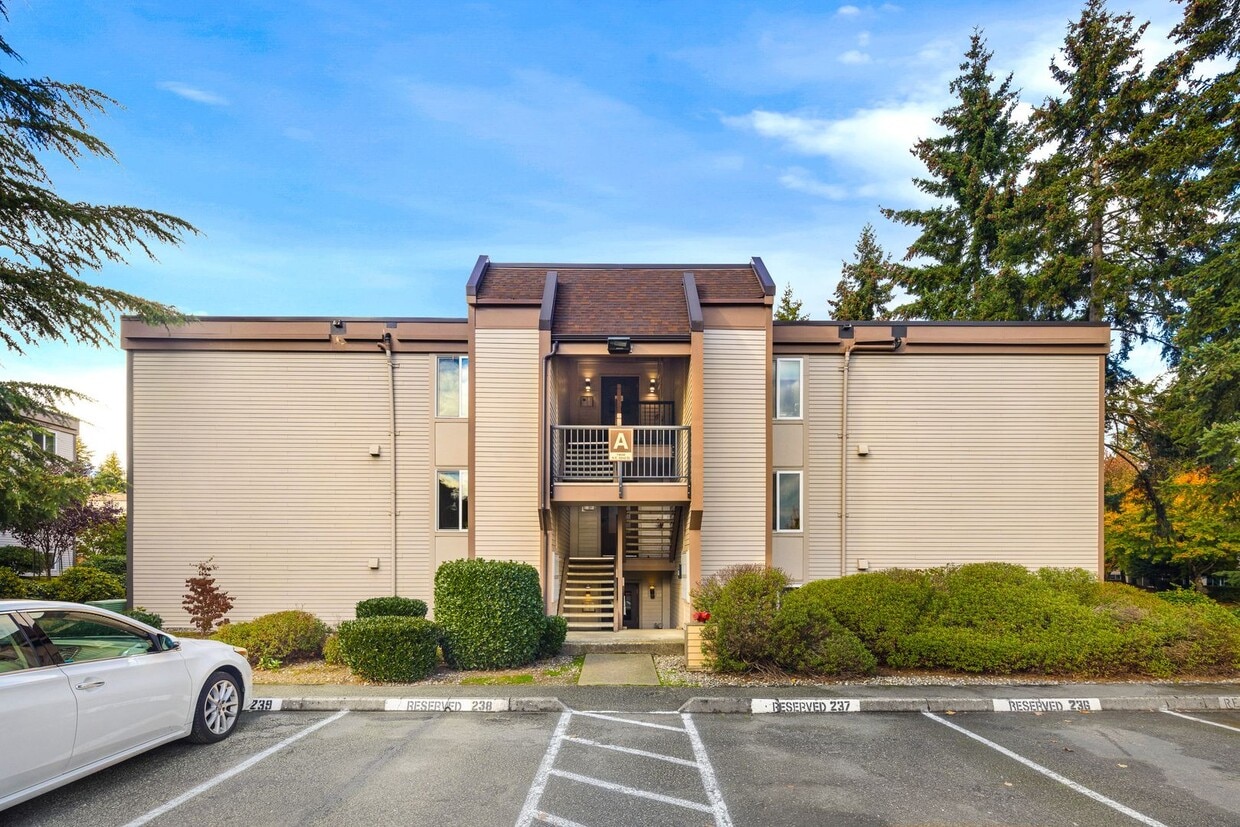 Primary Photo - Prime Location: 1-Bedroom Condo in the Hea...