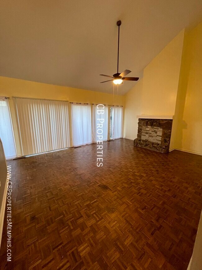 Foto del edificio - 4 Bed and 3 Bath for Rent in East Memphis