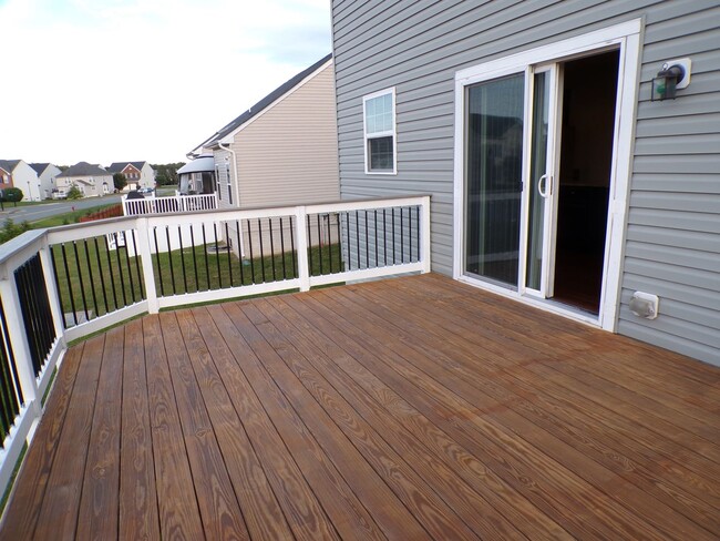 Building Photo - Spacious Colonial in Lee's Parke