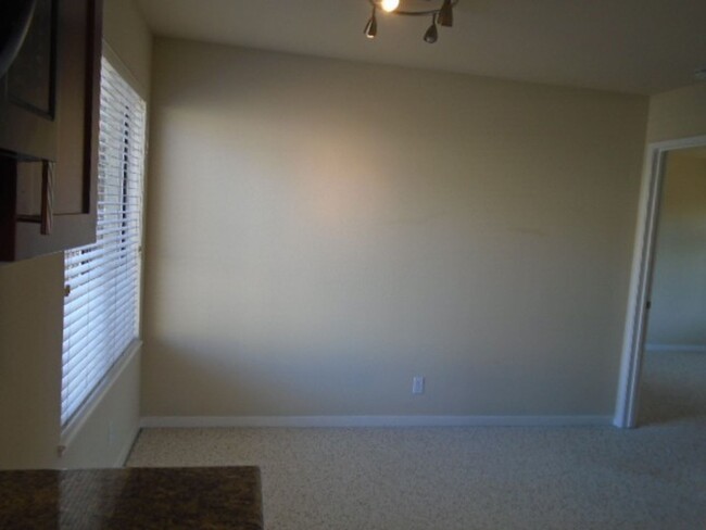 Foto del edificio - Nor Cal Realty Inc, 2 Bedroom 2 bath Condo