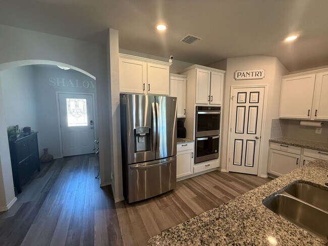 Foto del edificio - BEAUTIFUL 4-bedroom 2-bathroom home! !!HALF OFF 1ST MONTH!!