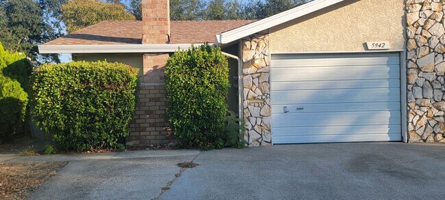 Building Photo - 5940 Merrywood Dr