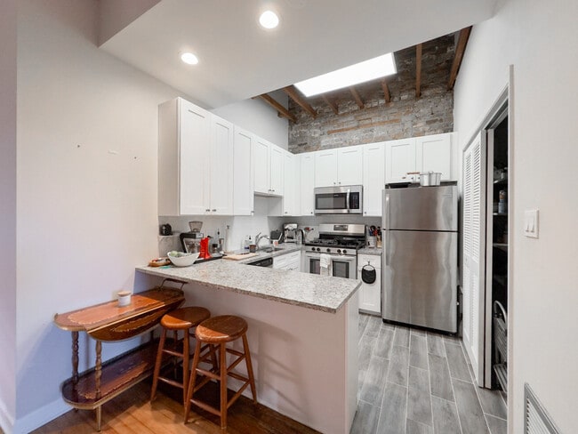 Building Photo - 2136 N Clifton Ave