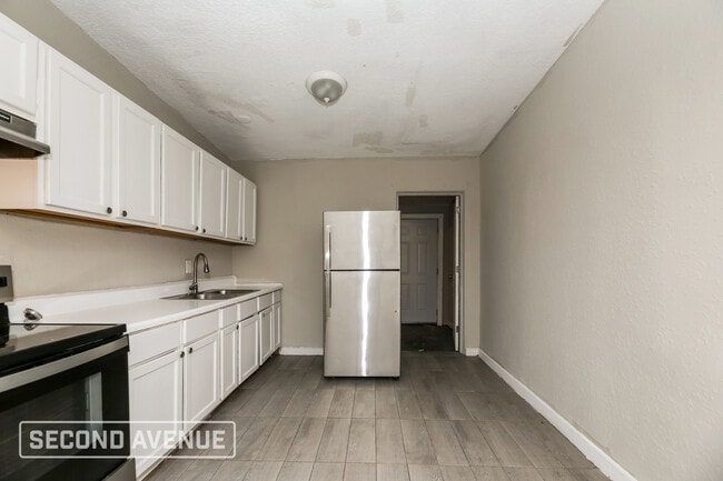 Building Photo - 2646 Lantana Ave