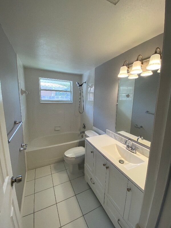 Building Photo - 2040 Sandrala Dr