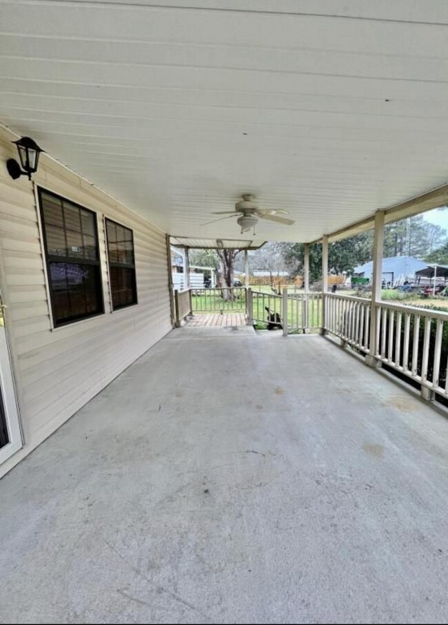 Building Photo - 206 Goff Dr