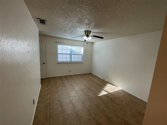 Building Photo - 12013 Swallow Dr