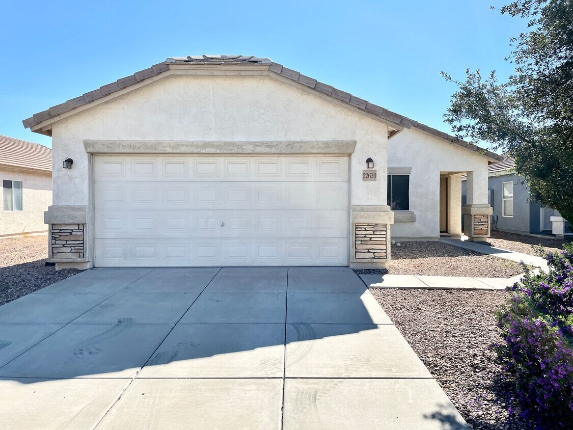 Beautiful 3 Bedroom Single Level Home In B... House Rental in Buckeye