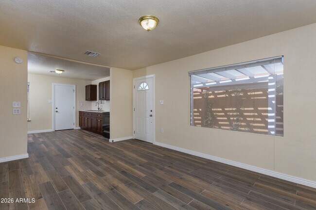 Foto del edificio - 1646 E Indianola Ave