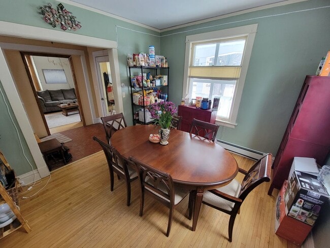 Building Photo - AVAILABLE JUNE - 6 BED 1.5 BATH Close to Campus!