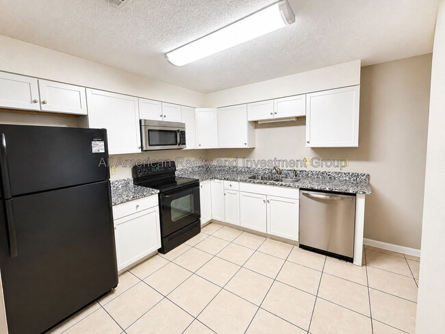 Building Photo - 939 Tanager Rd
