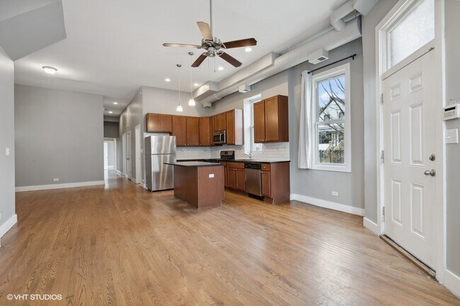 Foto del edificio - 3659 W Shakespeare Ave