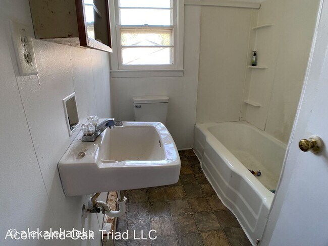 Building Photo - 3 br, 1 bath House - 507 Cox Ave.