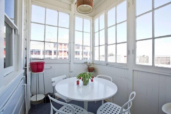Building Photo - 2 bedroom in San Francisco CA 94133