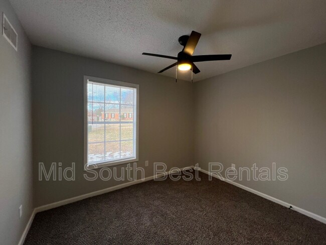 Building Photo - 3143 Golden Oaks Cove